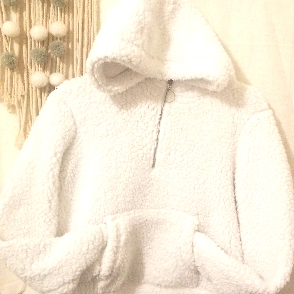 White Shepra pull over